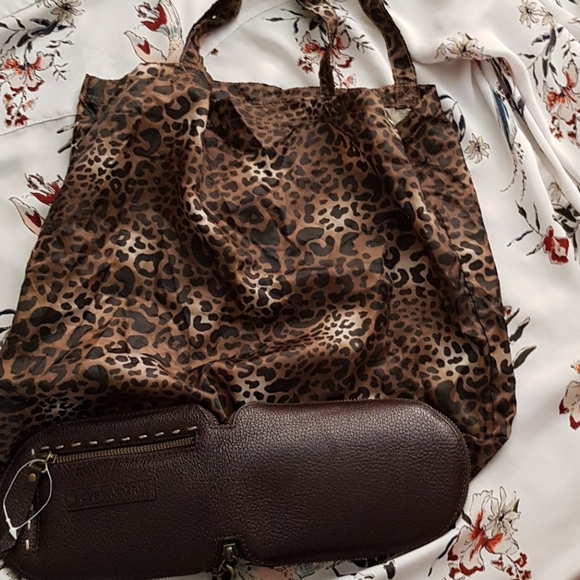 BCBGMAXAZRIA reusable tote bag, leopard print - Picture 2 of 2